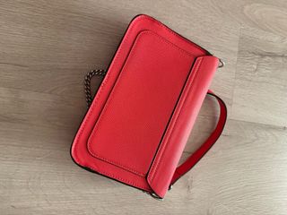 Bolso rojo de zara 
