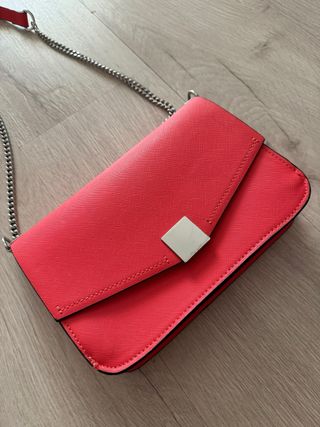 Bolso rojo de zara 