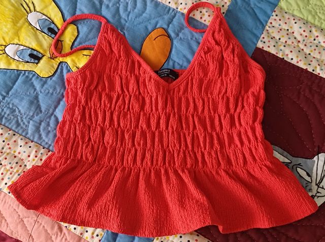 Top fruncido rojo