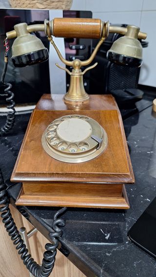 Teléfono modelo antiguo