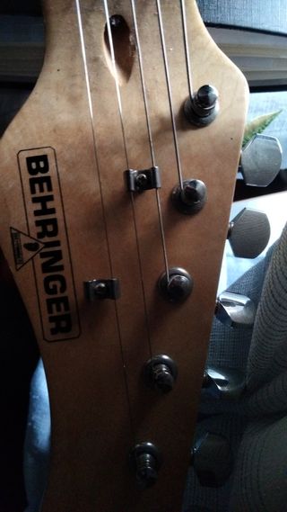 Guitarra beringher en 70,€