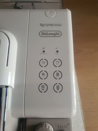 Cafetera nespresso delonghi n560