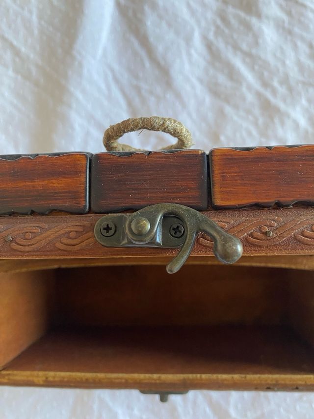 Portagioie artigianale in legno