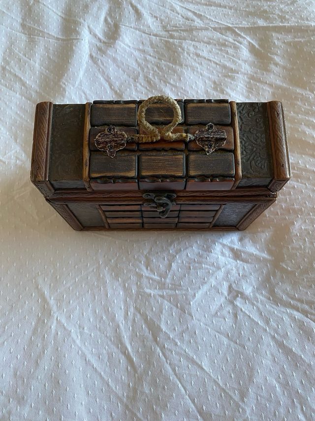 Portagioie artigianale in legno