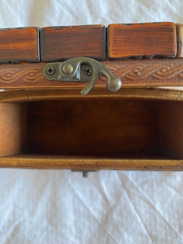 Portagioie artigianale in legno