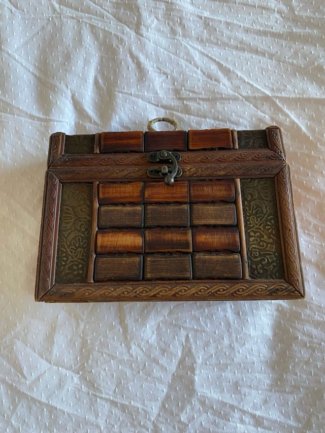 Portagioie artigianale in legno