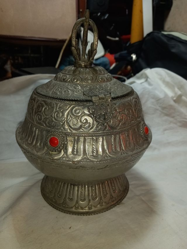 Joyero de alpaca antiguo con cierre