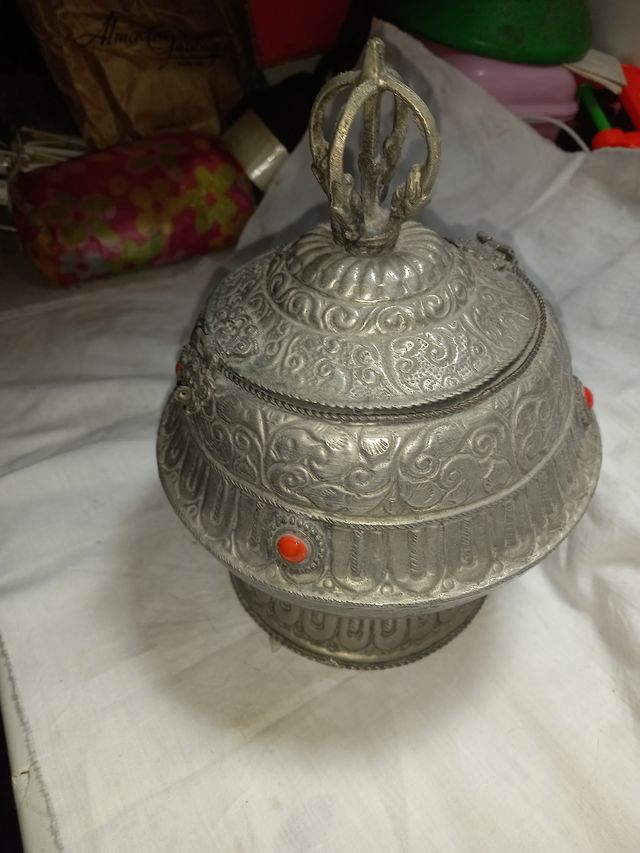 Joyero de alpaca antiguo con cierre