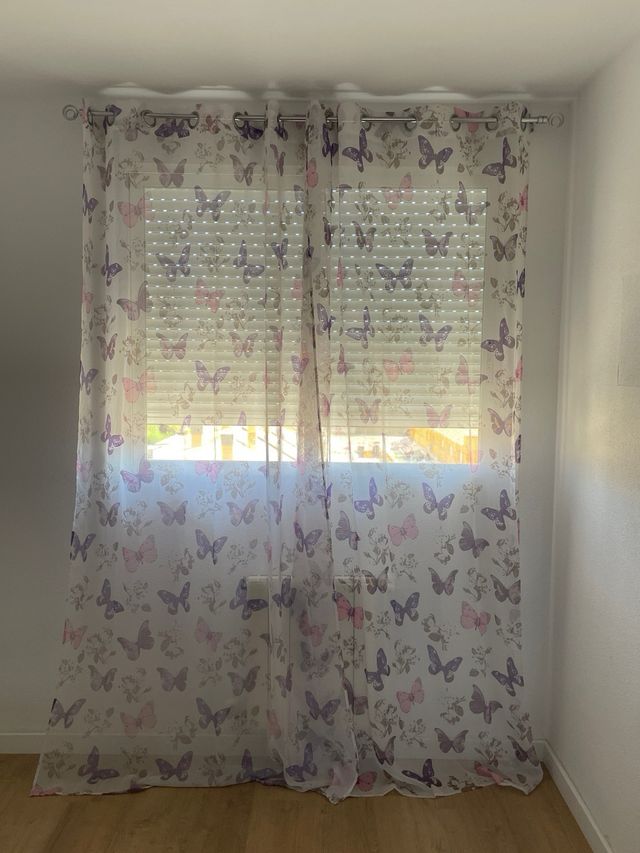 Cortina juvenil con barra