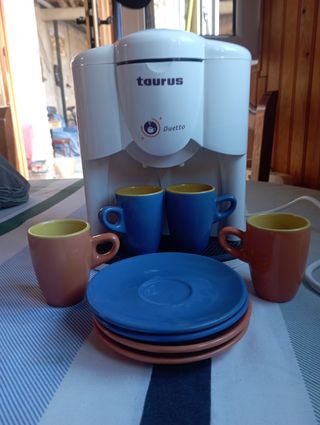 Cafetera  Taurus +juego de café 