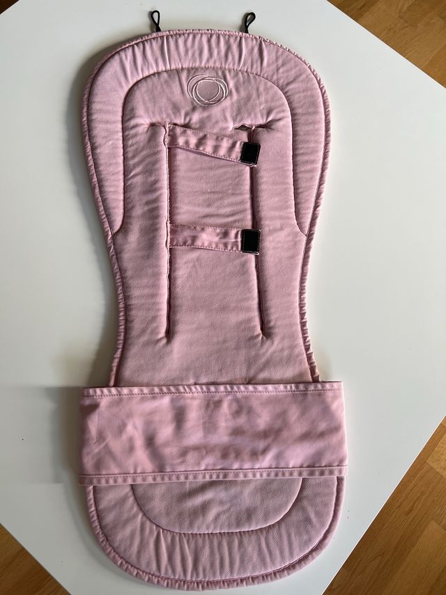 Colchoneta para carro marca Bugaboo.