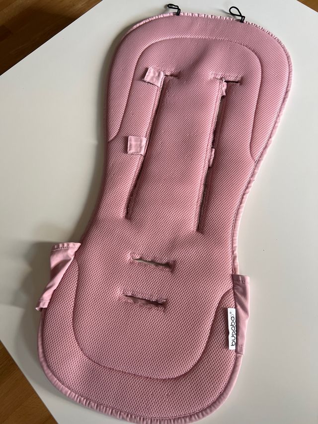 Colchoneta para carro marca Bugaboo.