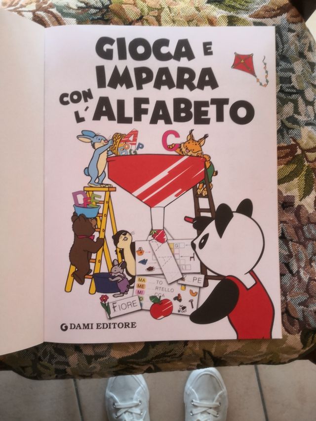 Libro gioca e impara con l'alfabeto