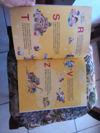 Libro gioca e impara con l'alfabeto