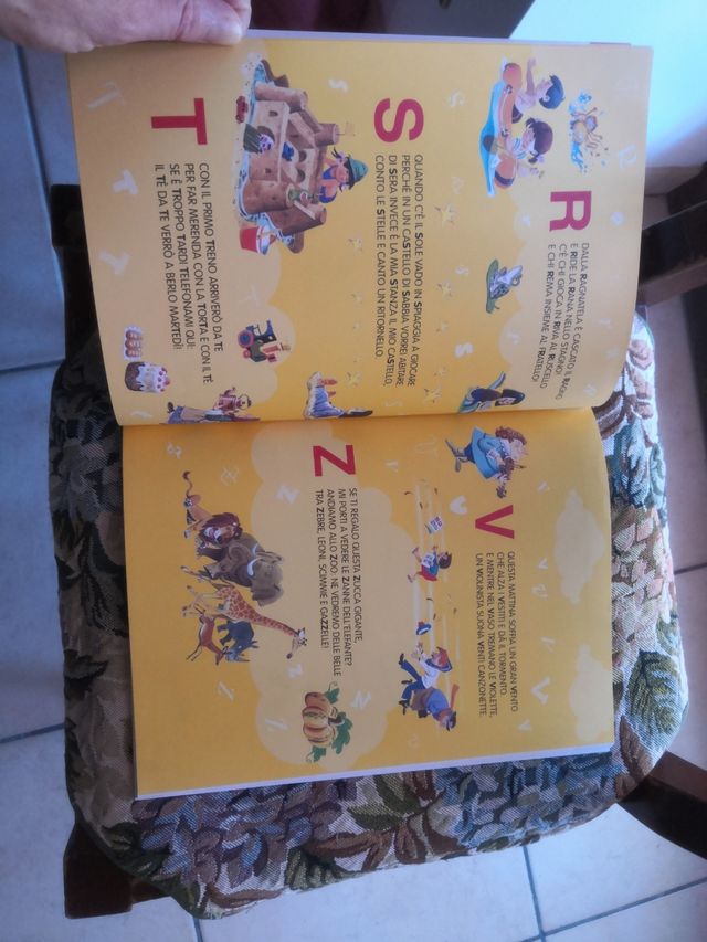 Libro gioca e impara con l'alfabeto