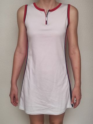 Vestido blanco con rallas