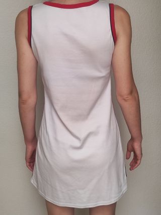 Vestido blanco con rallas