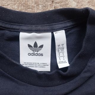 Camiseta adidas azul marino