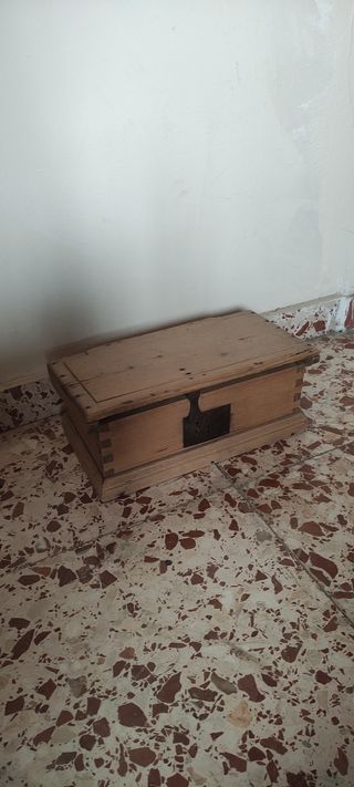 Caja baúl antigua 