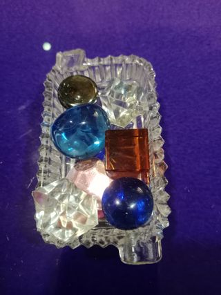 Cenicero y piedras cristal