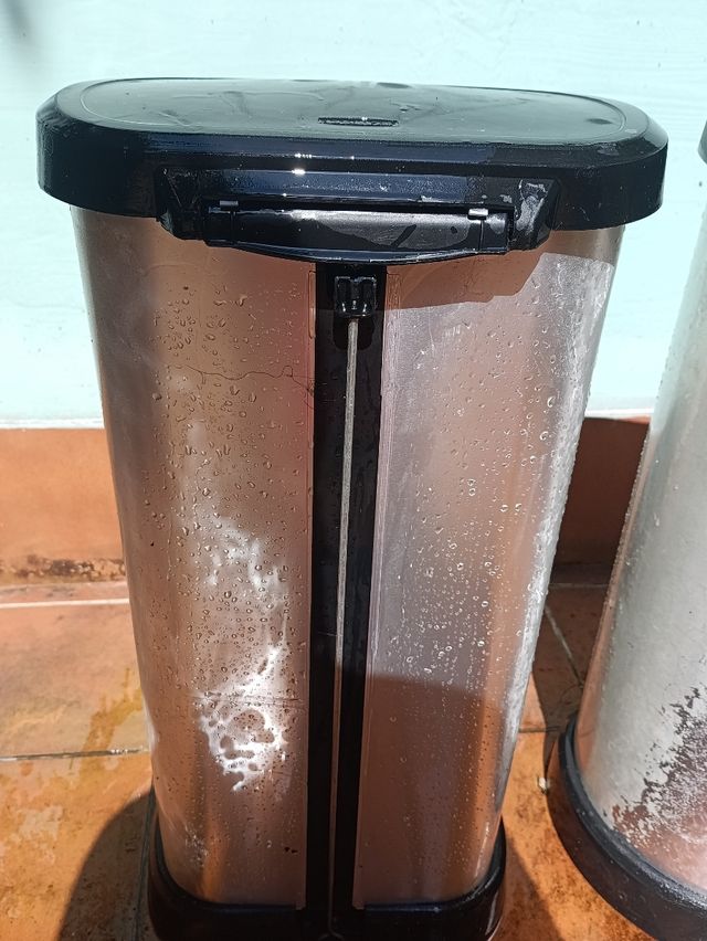 Cubos de basura grandes