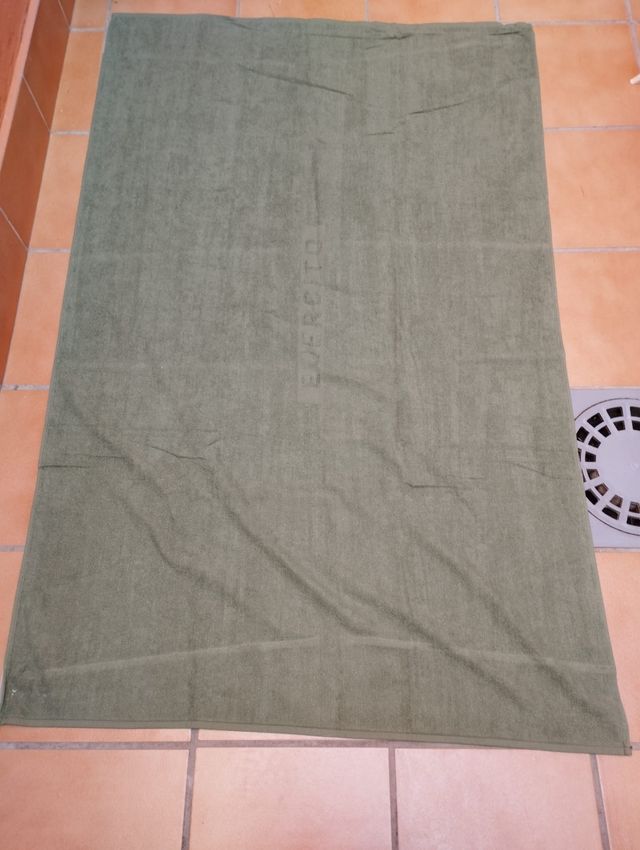 Toalla militar grande.