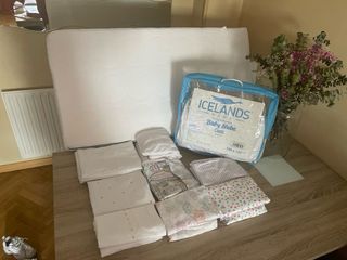 Cuna Ikea con colchon y ropa de cuna