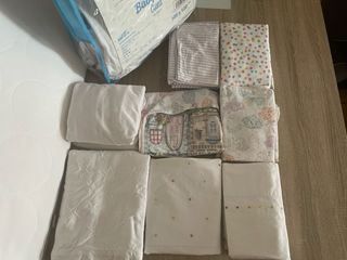 Cuna Ikea con colchon y ropa de cuna