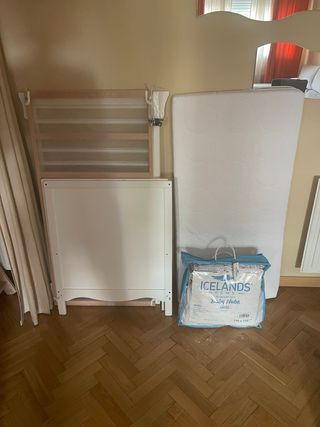 Cuna Ikea con colchon y ropa de cuna