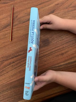 Libro Aqui la tierra