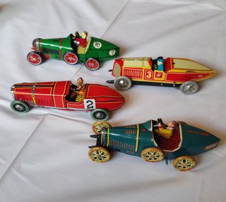 Coches de carreras hojalata paya