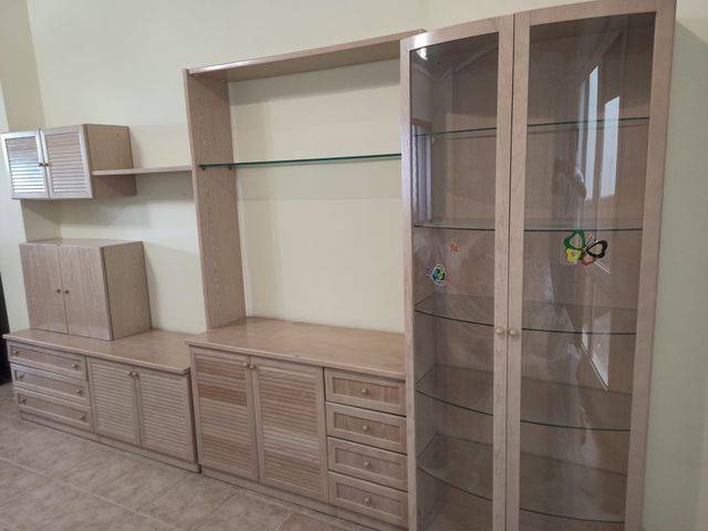 Mueble modular salón con mesa redonda extensible