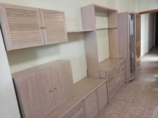 Mueble modular salón con mesa redonda extensible