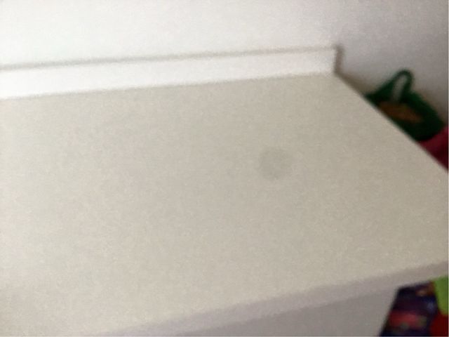 Escritorio juvenil blanco moderno y funcional