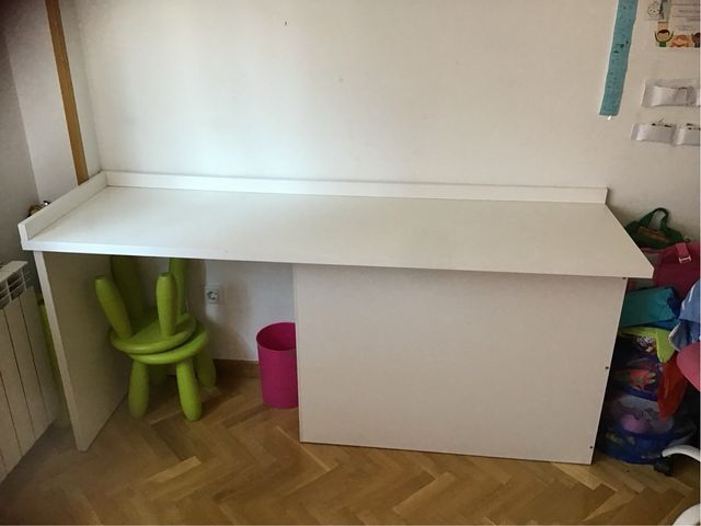 Escritorio juvenil blanco moderno y funcional