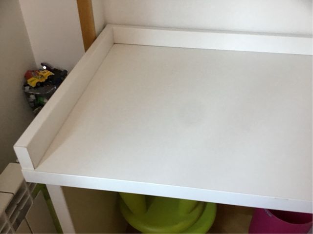 Escritorio juvenil blanco moderno y funcional