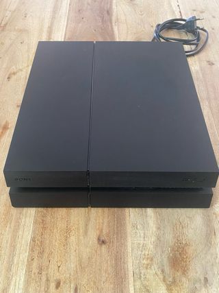 PLAY STATION 4 + Juegos