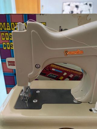 Maquina de coser infantil Eureka