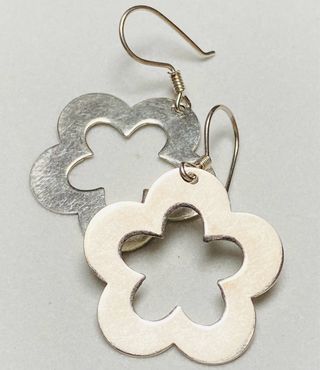 Pendientes grandes de flores en plata de ley 925