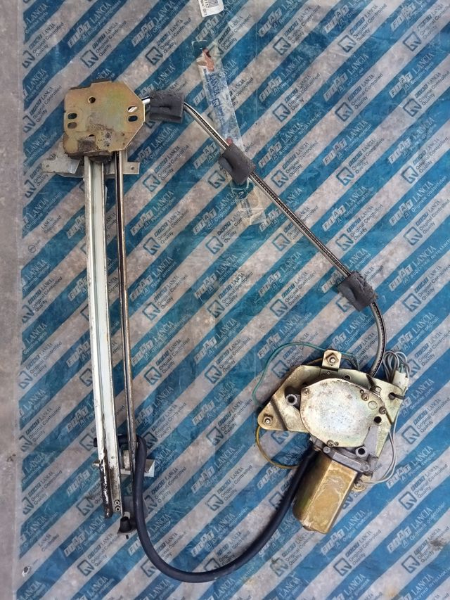 Lancia Delta hf integrale elevalunas