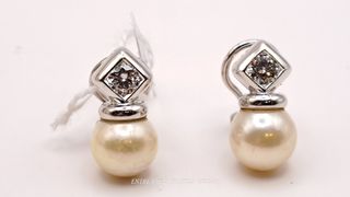 Pendientes de Oro 18K Blanco con Diamantes y Perla