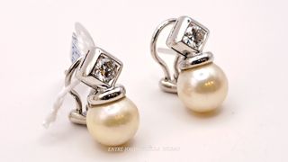 Pendientes de Oro 18K Blanco con Diamantes y Perla