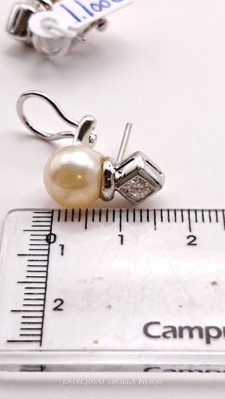 Pendientes de Oro 18K Blanco con Diamantes y Perla