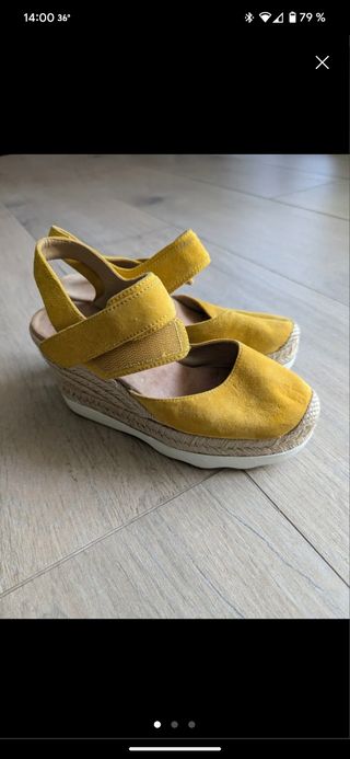 Zapatos amarillos Unisa