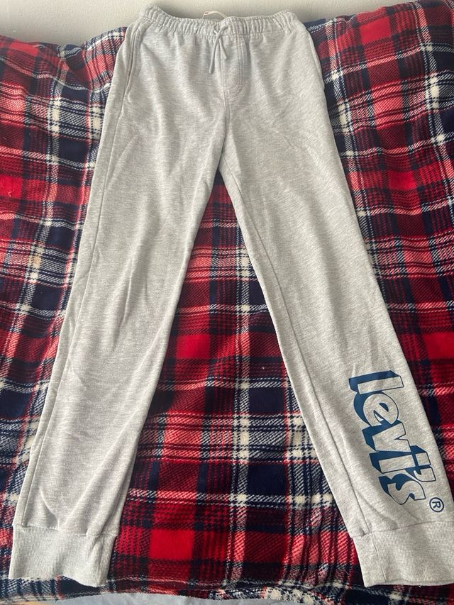 Chandal Levi’s niño/a 14 años