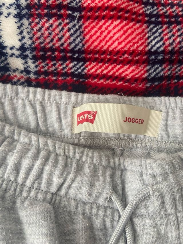 Chandal Levi’s niño/a 14 años