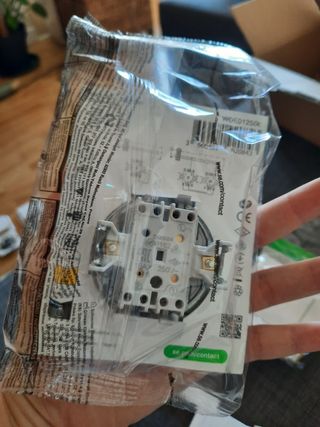 Interruptores y marcos Schneider Miluz E