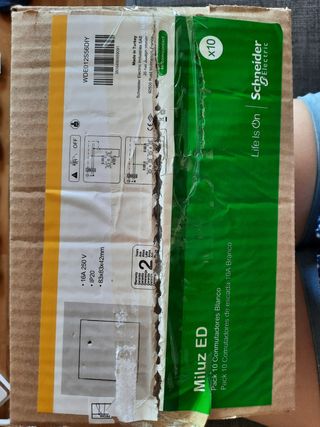 Interruptores y marcos Schneider Miluz E