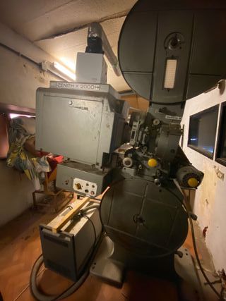 PROYECTORES DE CINE ANTIGUOS