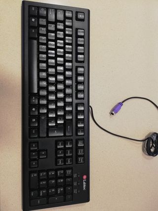 Monitor y teclado para PC